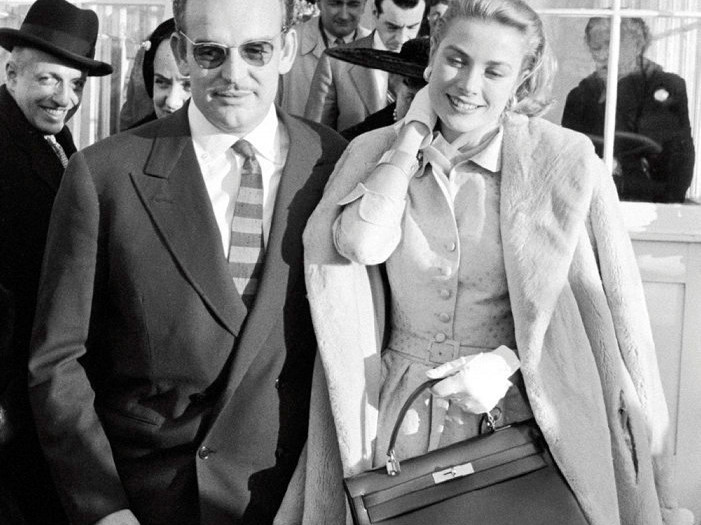 La princesse Grace Kelly portant son sac Hermès